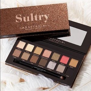 NWT 1 left Anastasia Beverly Hills ✨SULTRY✨palette